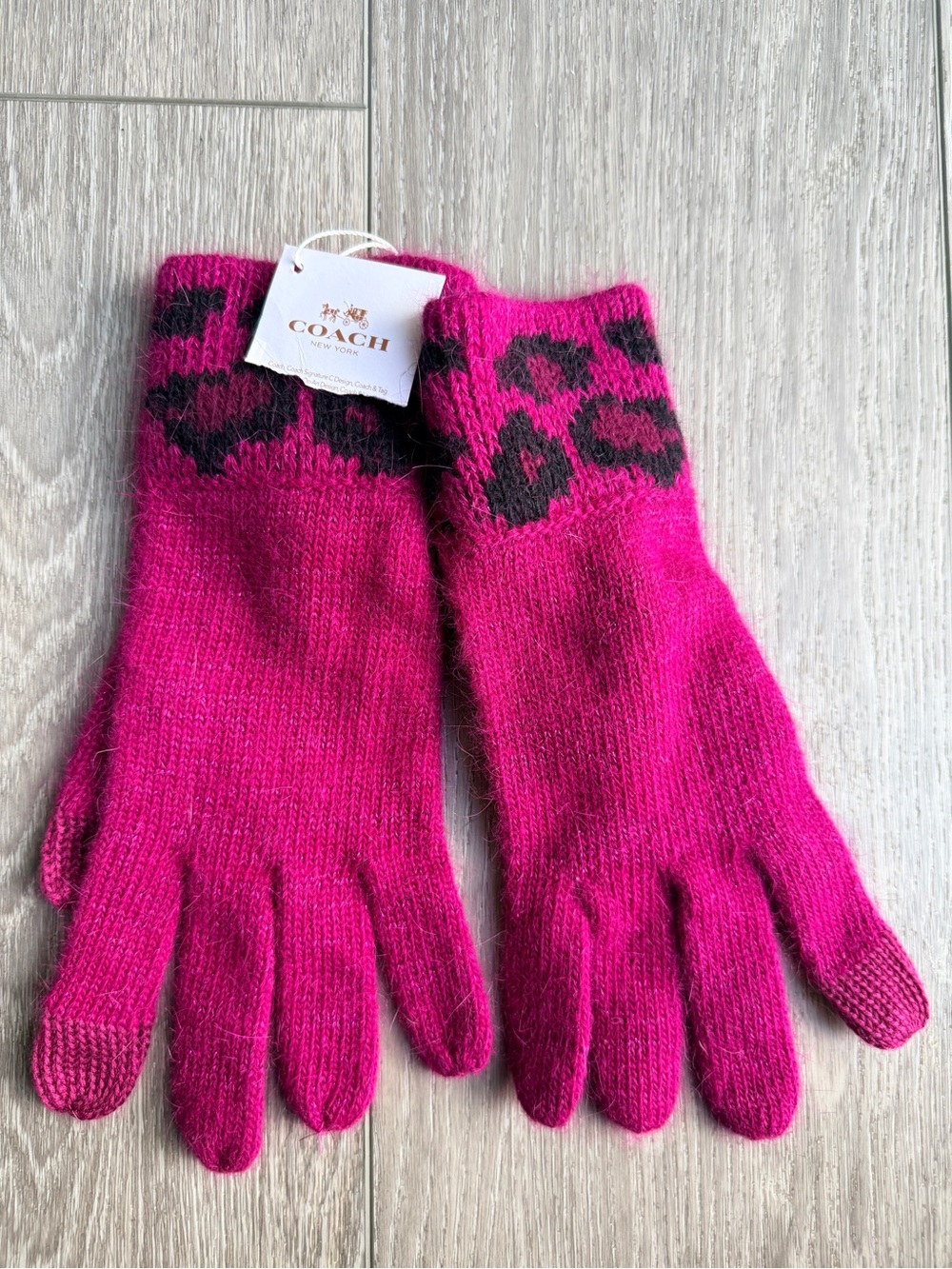 COACH CRANBERRY OCELOT KNITTED gloves for women